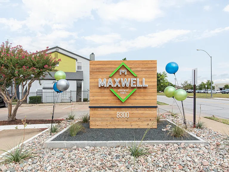 Maxwell Apartments — Photo 10