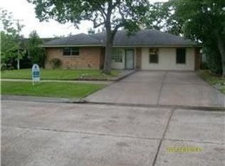 2406 Dewberry Ln, Pasadena, TX 77502