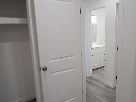 2nd image of 4319-21 Swift Ave #B
