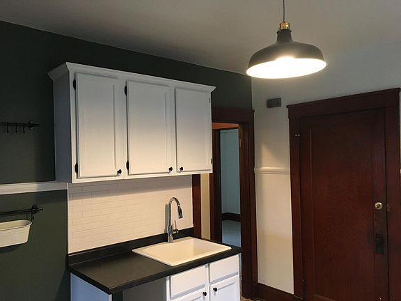 Walk in pantry & huge private attic