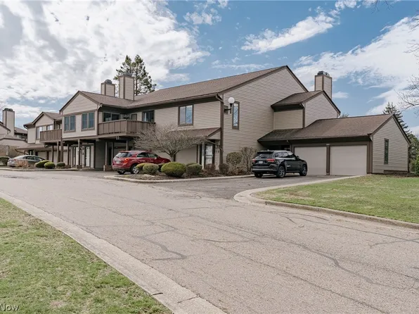 2889 Charing Cross Rd NW, Canton, OH 44708