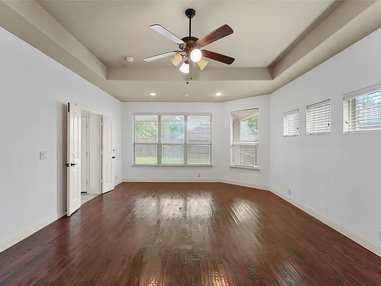 1204 E Shawnee Dr — Photo 3