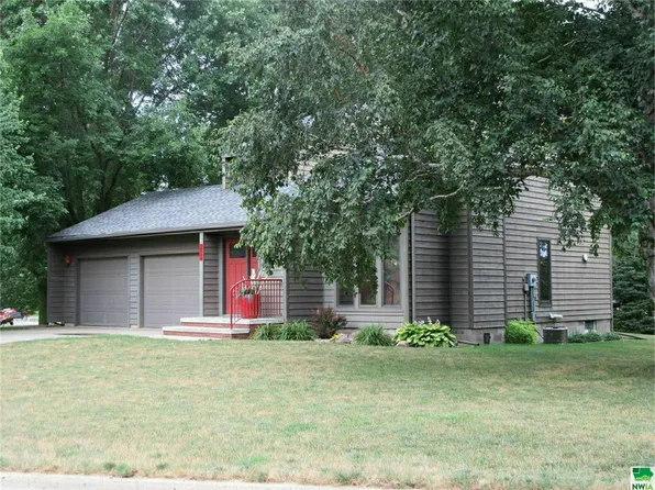 710 Central Ave NW, Orange City, IA 51041