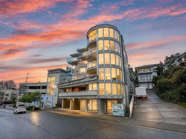 14955 Victoria Ave #404, White Rock, BC V4B 1G2