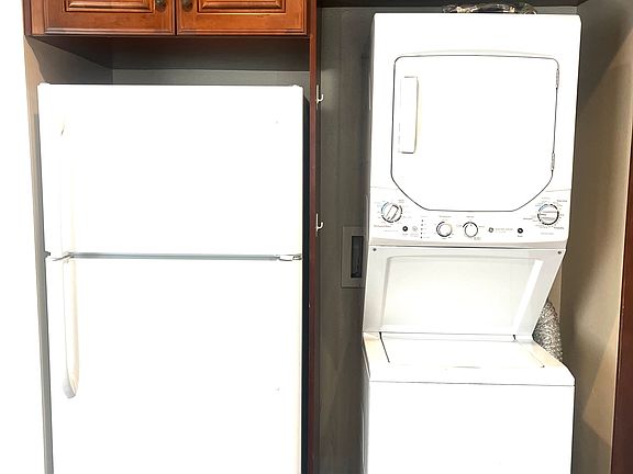 4th image of 602 W Bellevue Dr APT 2