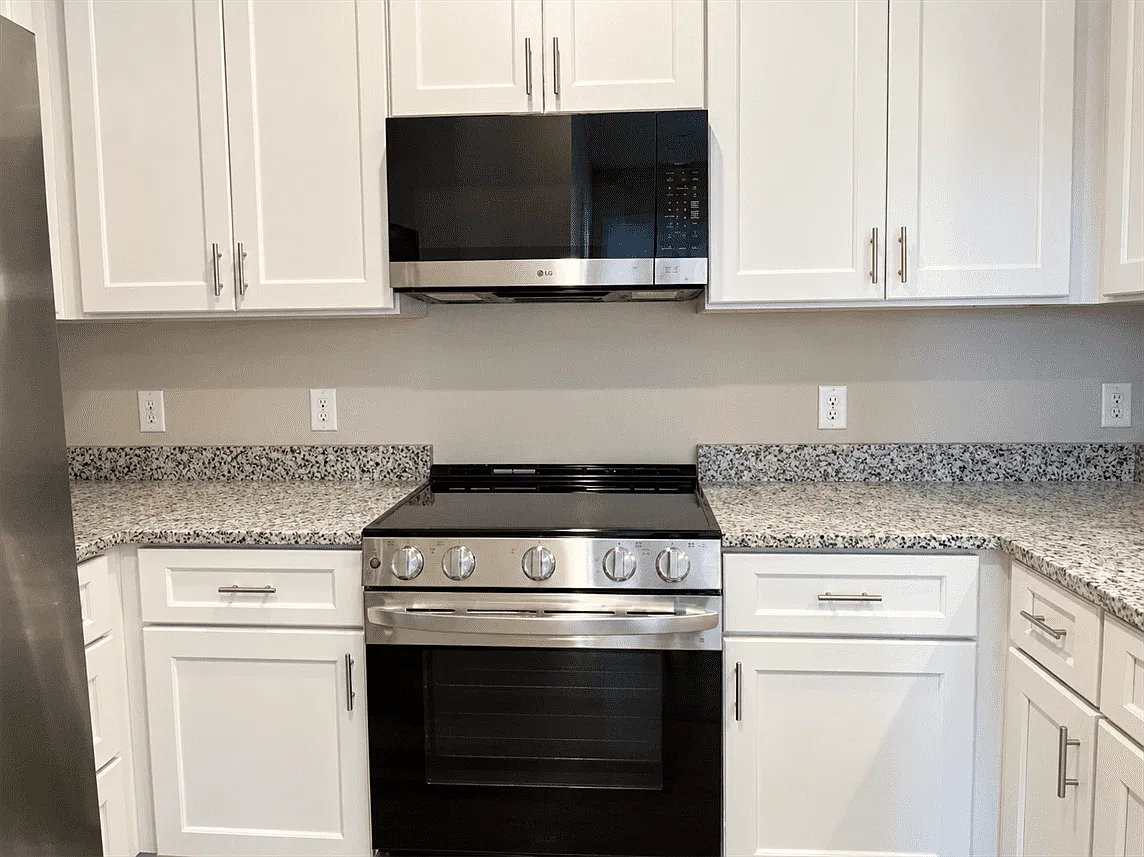 3 bed, 2.5 bath, 1505 sqft, $1,695 — Photo 4