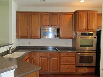 3rd image of 107 Chestnut Bend Dr