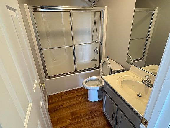 3rd image of 1025 E Crown Pointe Blvd