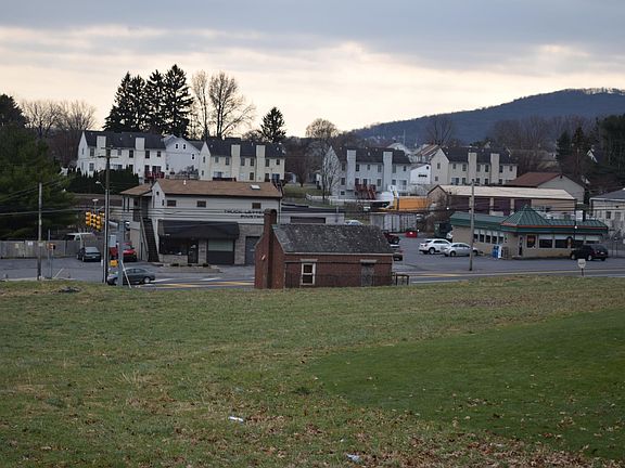 5th image of Freemansburg Ave