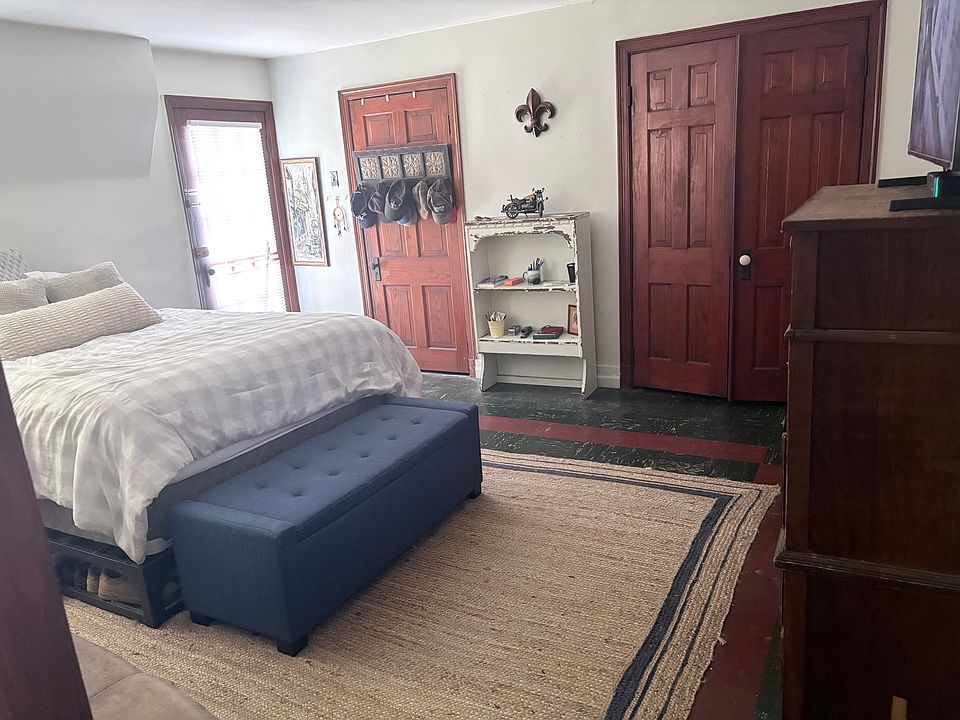 2nd image of 2809 Esplanade Ave #B