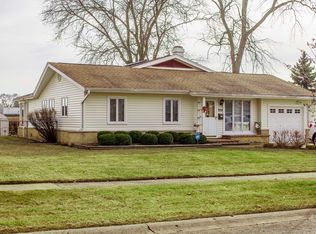 223 Victoria Ln, Elk Grove Village, IL 60007