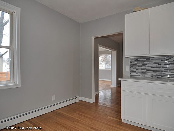 4th image of 134 Dewey Ave