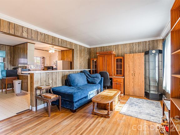 3rd image of 117 Autumn Ln