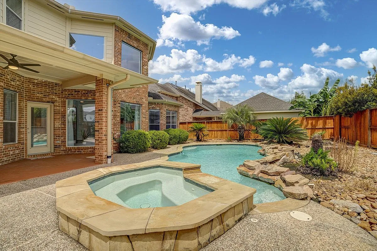 4 bed, 3.5 bath, 4177 sqft, $3,800 — Photo 2