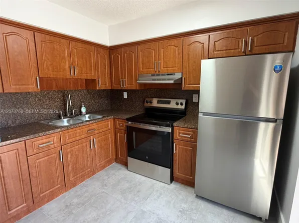 1360 W 41st St APT 103, Hialeah, FL 33012