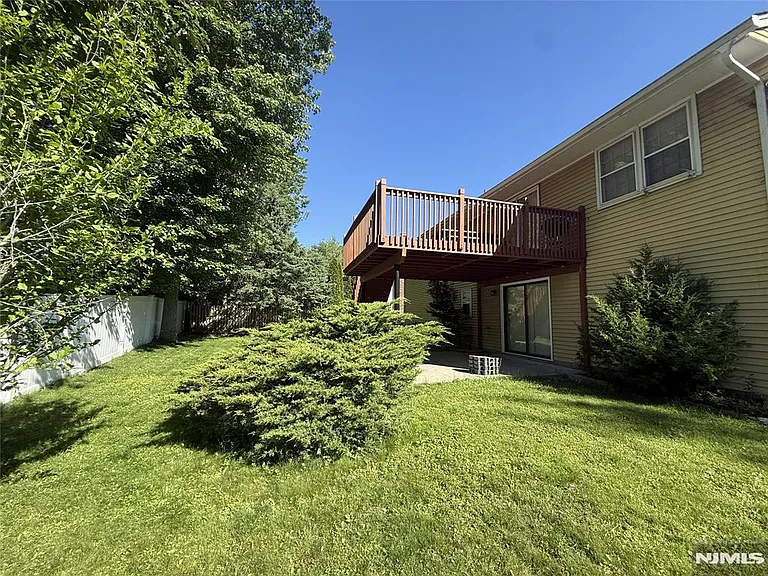 304 Loren Ct — Photo 21