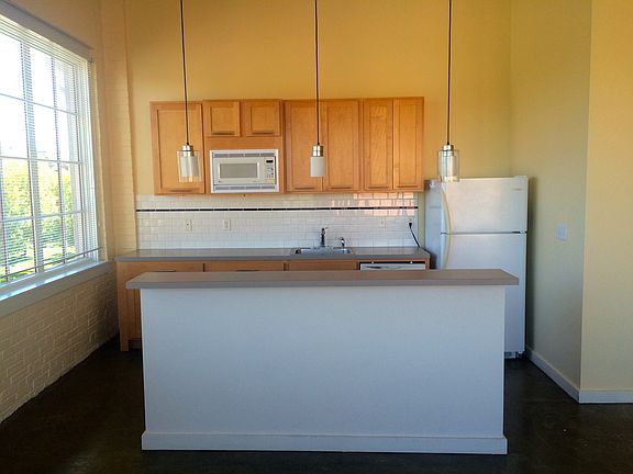 5th image of 462 Whittier St APT 207