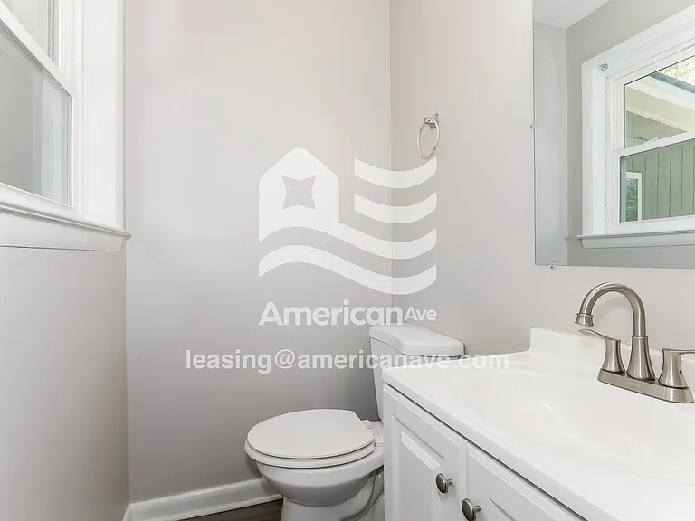 1516493_010_bathroom_13.jpg