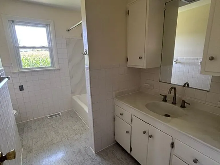 34 Locust Ln — Photo 11