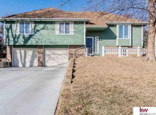 4822 Copper Hill Dr, Omaha, NE 68157