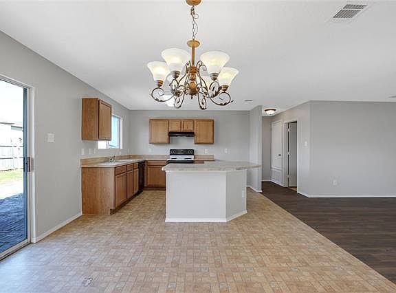 4th image of 2033 Kings Forest Dr