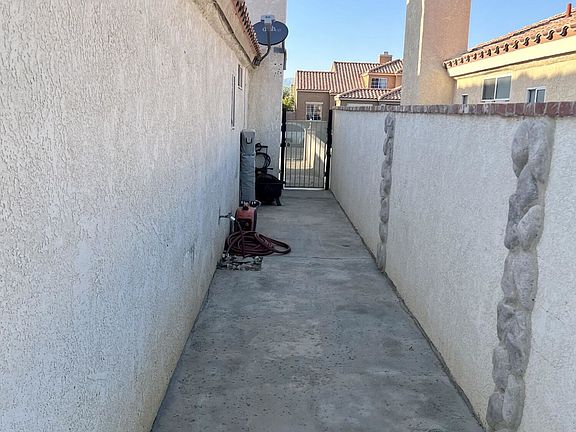 3rd image of 80627 Jasmine Ln