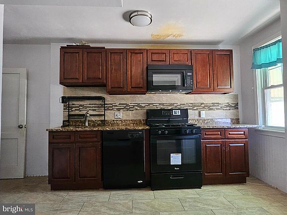 4th image of 3036 Brighton St