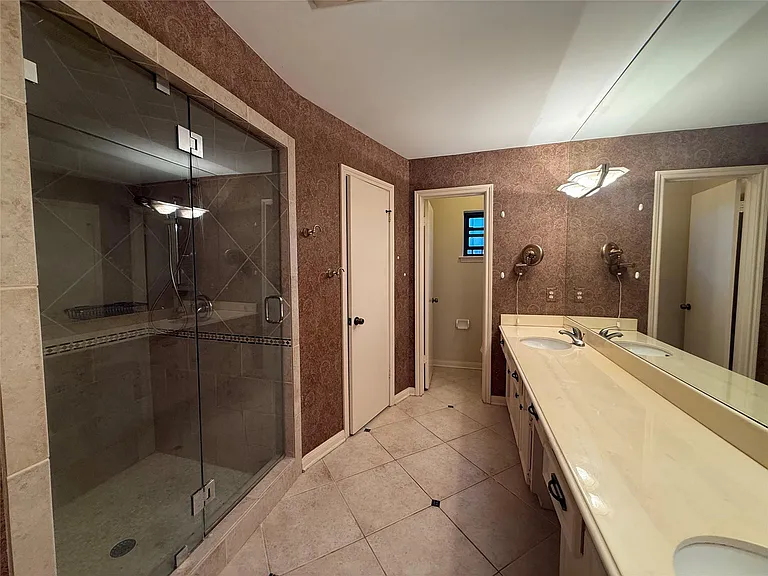 7718 Lacy Hill Dr — Photo 24