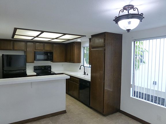 4th image of 2146 S Bentley Ave