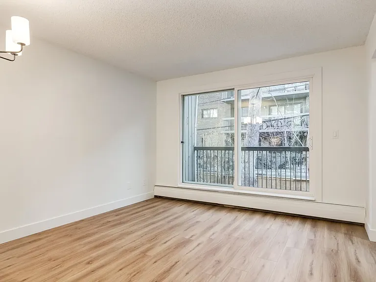 2404 16a St SW — Photo 34