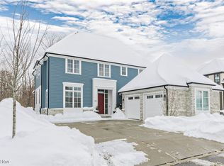 300 Woodridge Ln, Moreland Hills, OH 44022