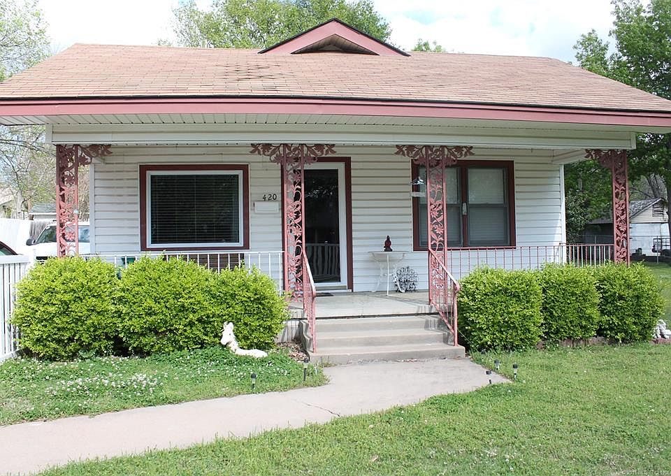 1st image of 420 N D St