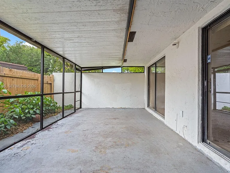 6916 SW 37th St — Photo 13