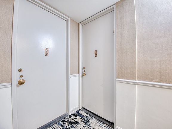 3rd image of 112 Washington Pl APT 15A