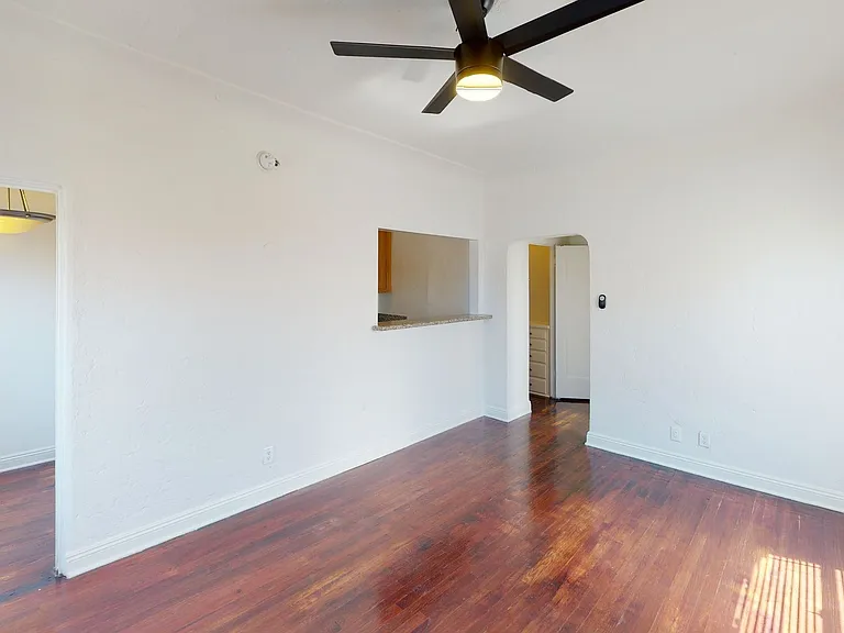 Saint Andrews Manor Apartments — Photo 6