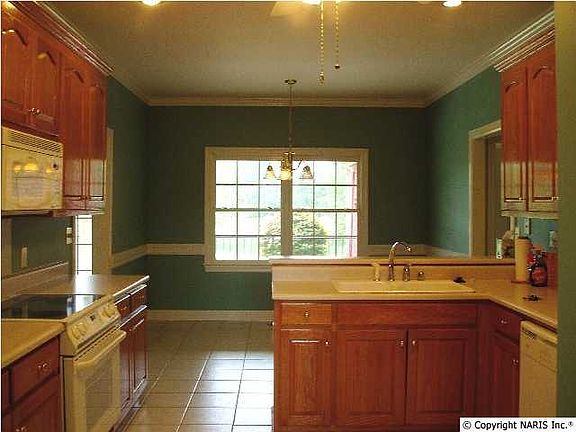 3rd image of 2424 Audubon Ln SE