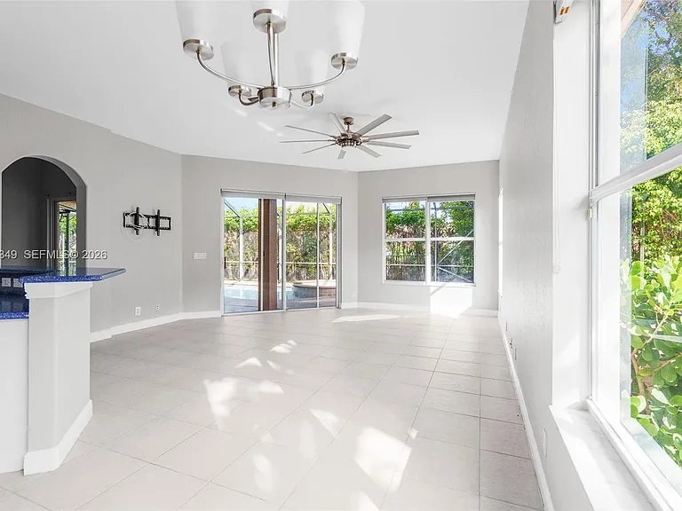 10635 NW 61st Ct — Photo 8