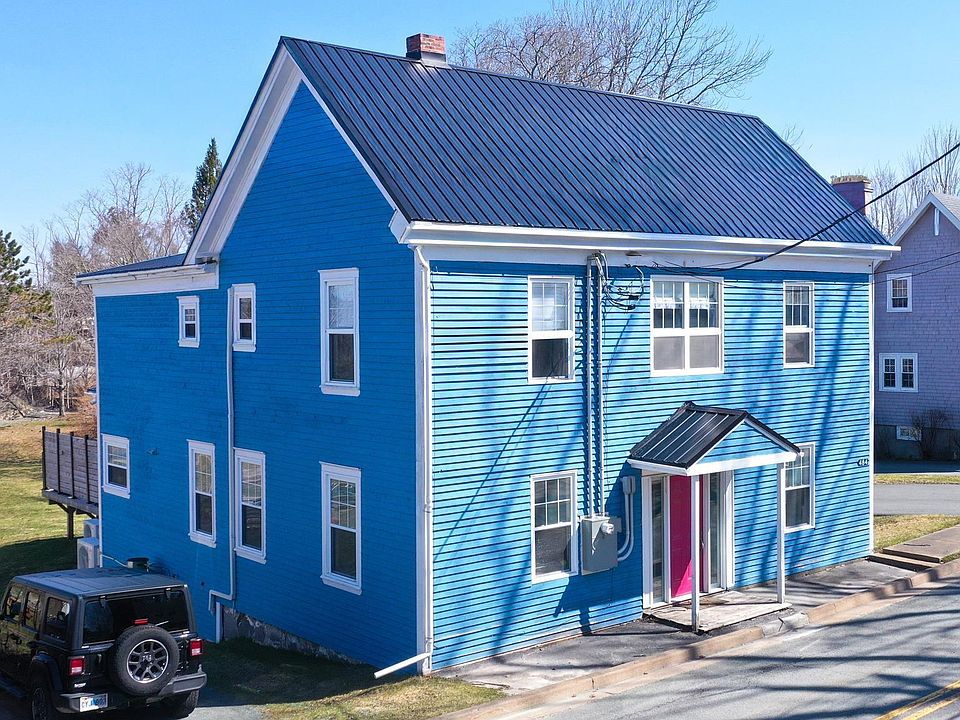 1st image of 484 Main St