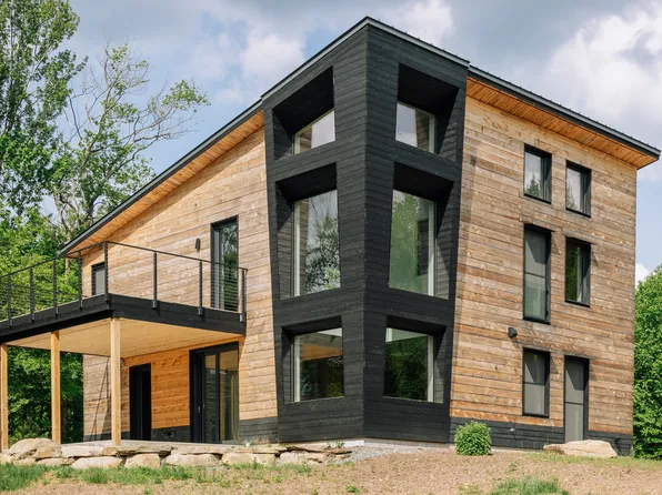 5 Manor Falls Dr, Livingston Manor, NY 12758