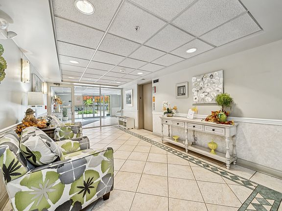 4th image of 124 Day St APT 305