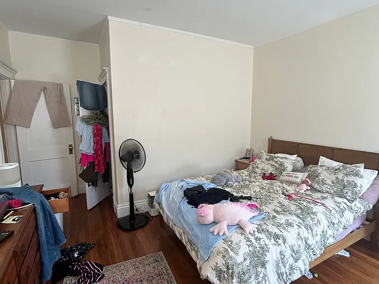 195 Strathmore Rd #4 — Photo 3