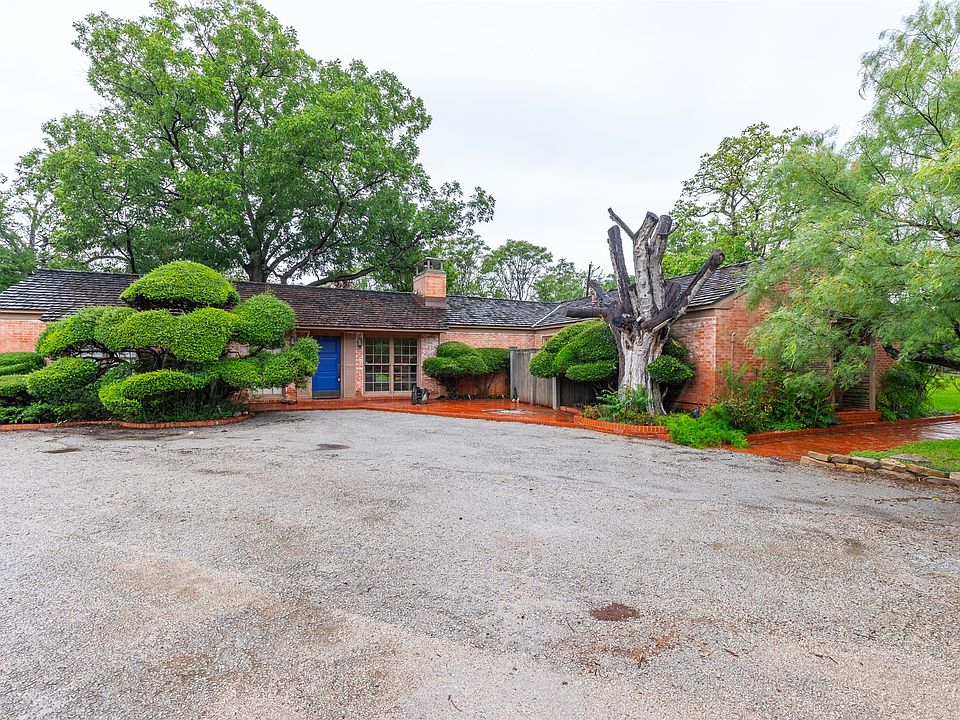 1st image of 325 Elm Cove Dr