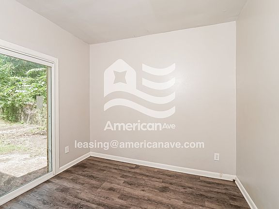 384725_004_dining_room_5.jpg