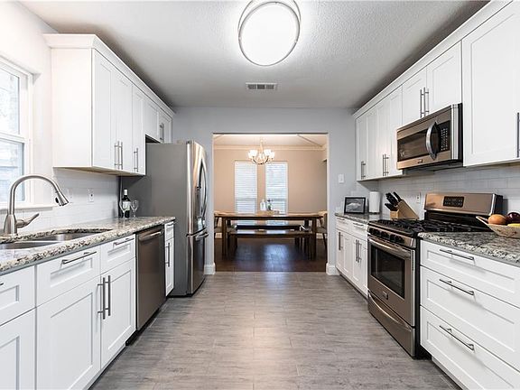 5th image of 3426 Salisbury Dr