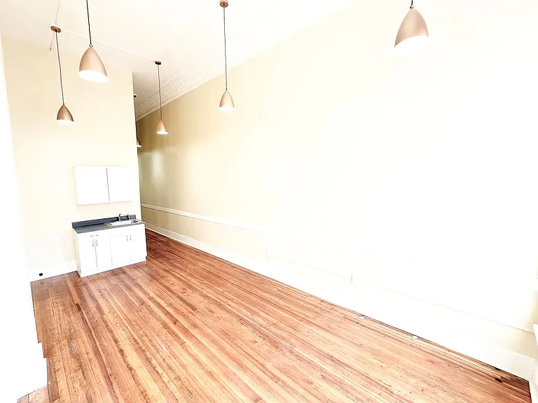 105 Bank St — Photo 56