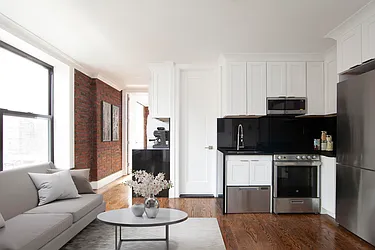 Rented by R New York