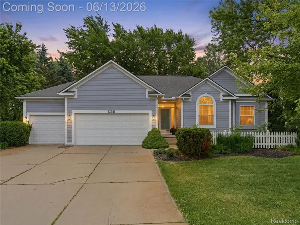 12311 Water Greens Ct, Fenton, MI 48430