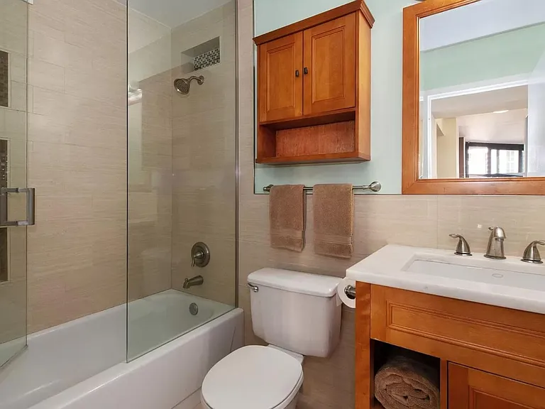 33 W Delaware Pl #12B — Photo 9