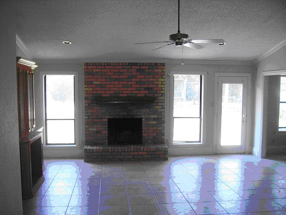 2nd image of 525 Aspen Dr