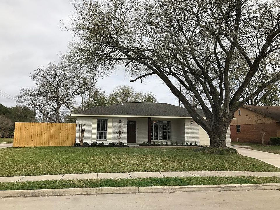 1st image of 3830 Brookfield Dr